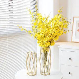 Vase living room flower arrangement